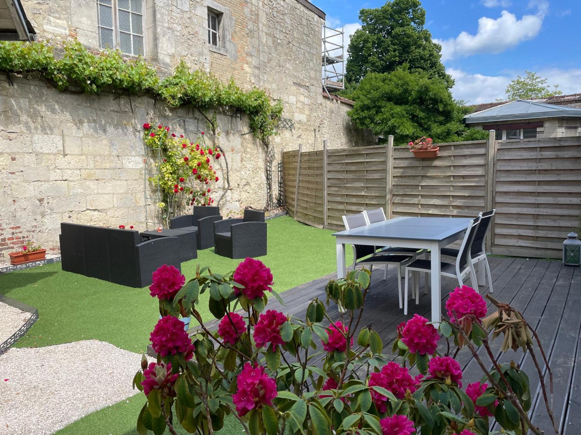Les Hotes D'Eloise Laon Exterior foto